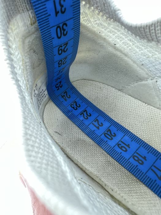 жіночі кросівки 38р. H&M біло-бежевого кольору. Їх можна