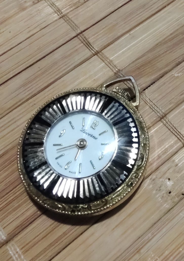 Швейцарские женские часы кулон Lucerne,позолота,эмаль