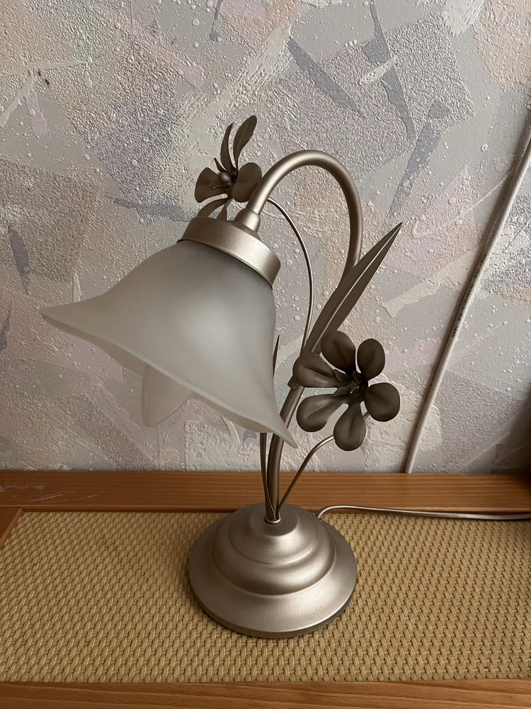 Lampka nocna stołowa