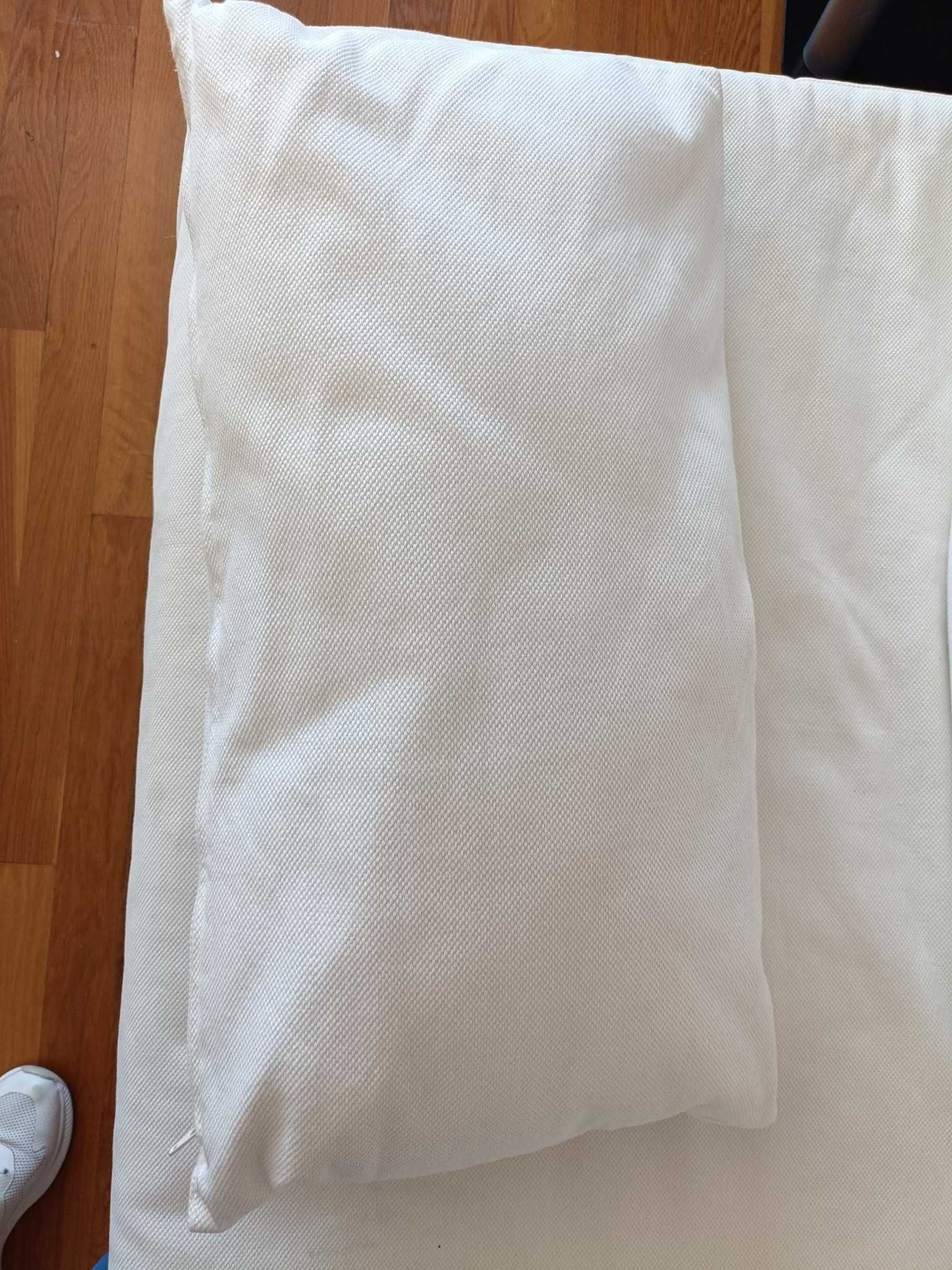 Sofá cama bege com estrado e rodas