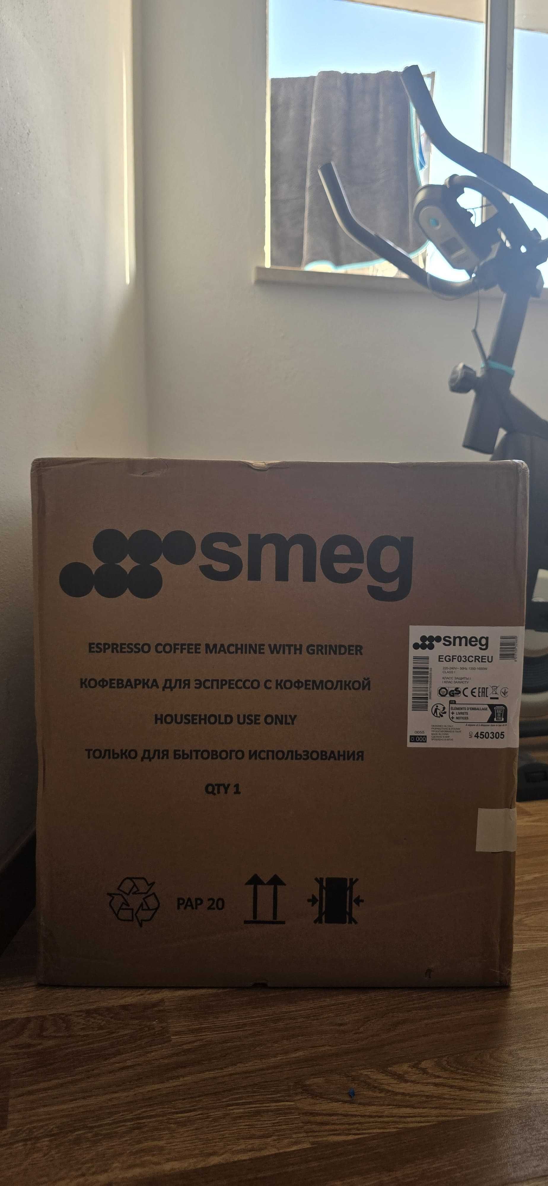 Máquina de Café Expresso SMEG EGF03CREU - Cor Branco | NOVA na Caixa