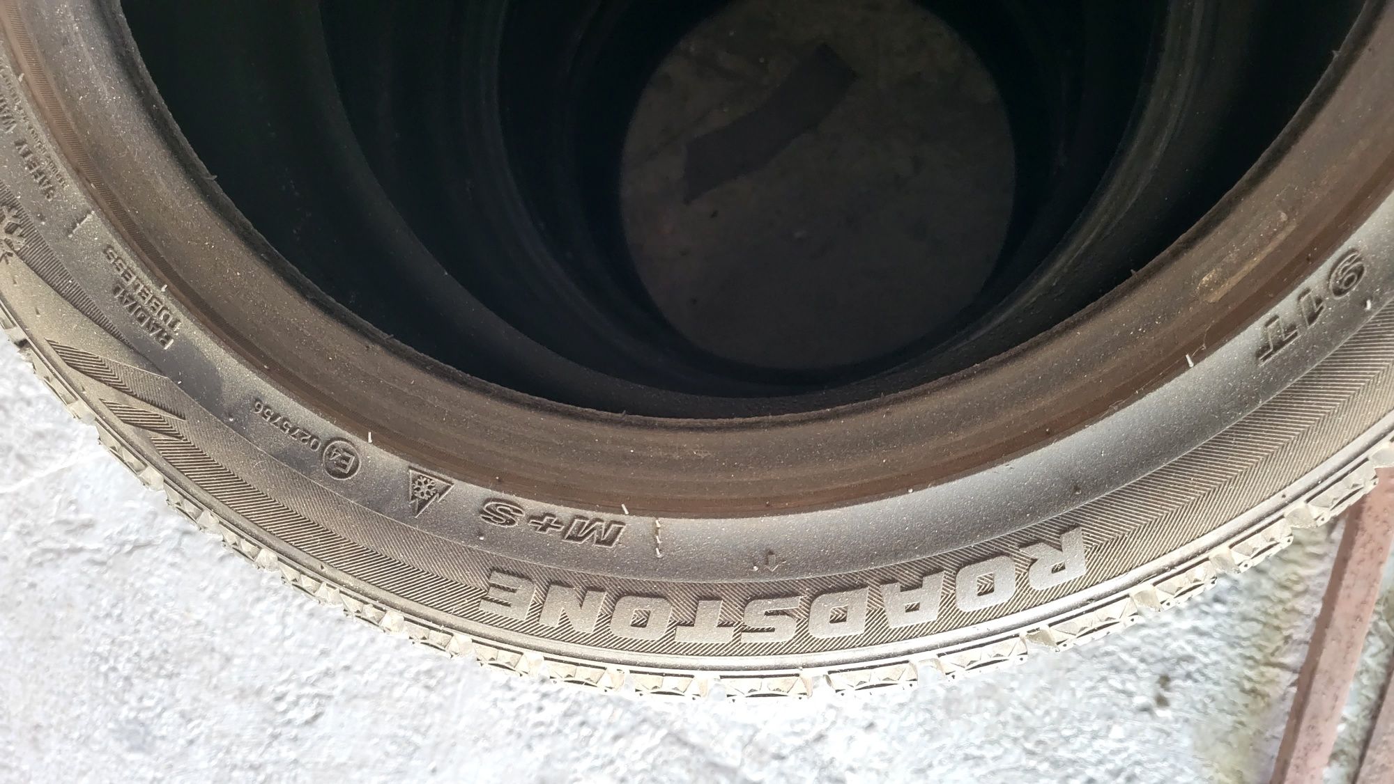 Продам резину ROADSTONE 225/45R17