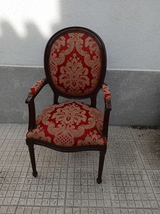 Cadeirão forrado a tecido