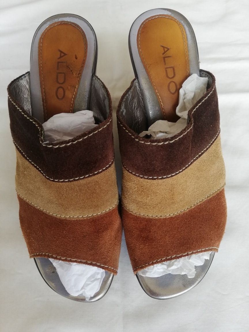 Sapatos Aldo em cunha
