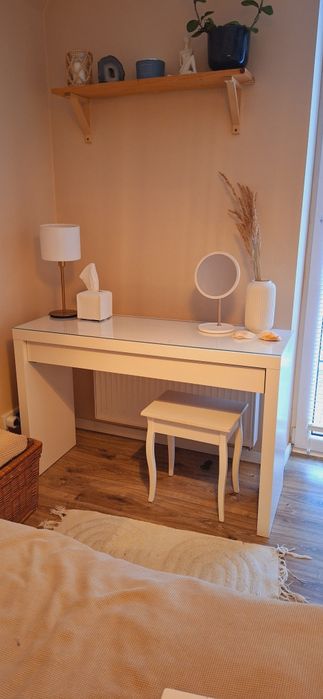 Tolateka MALM IKEA z taboretem