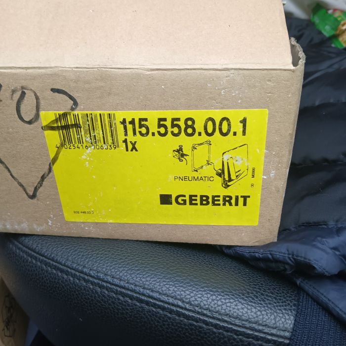 Elektroniczny sterownik spłukiwania pisuaru Geberit"