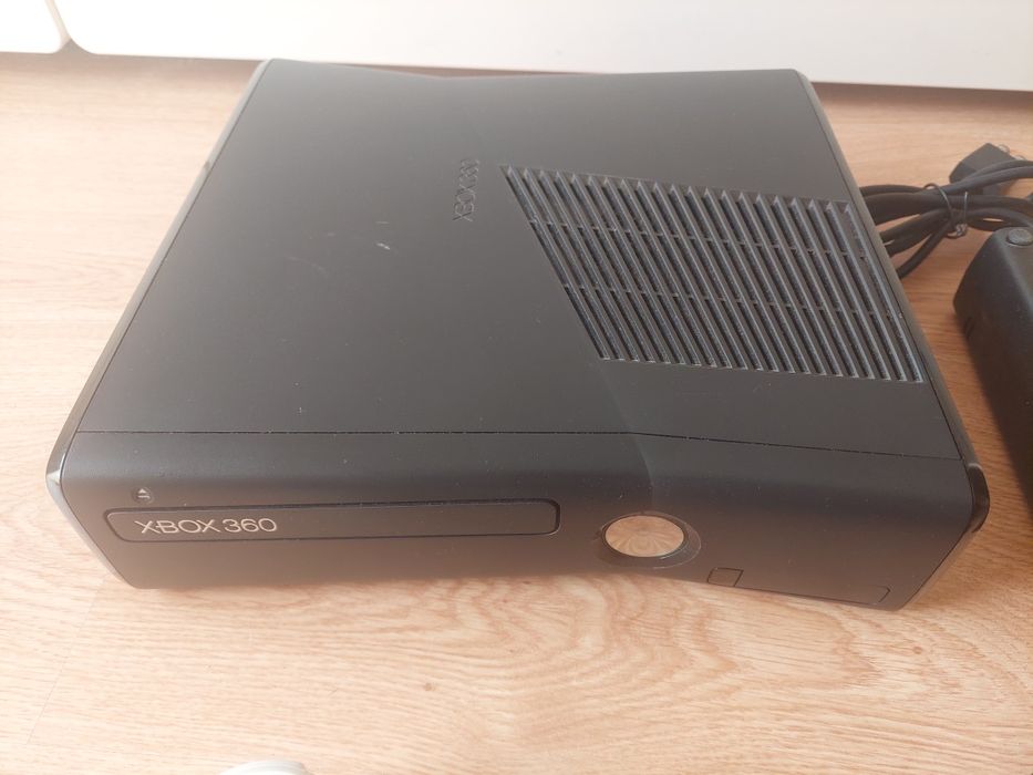Xbox 360 Slim 4gb