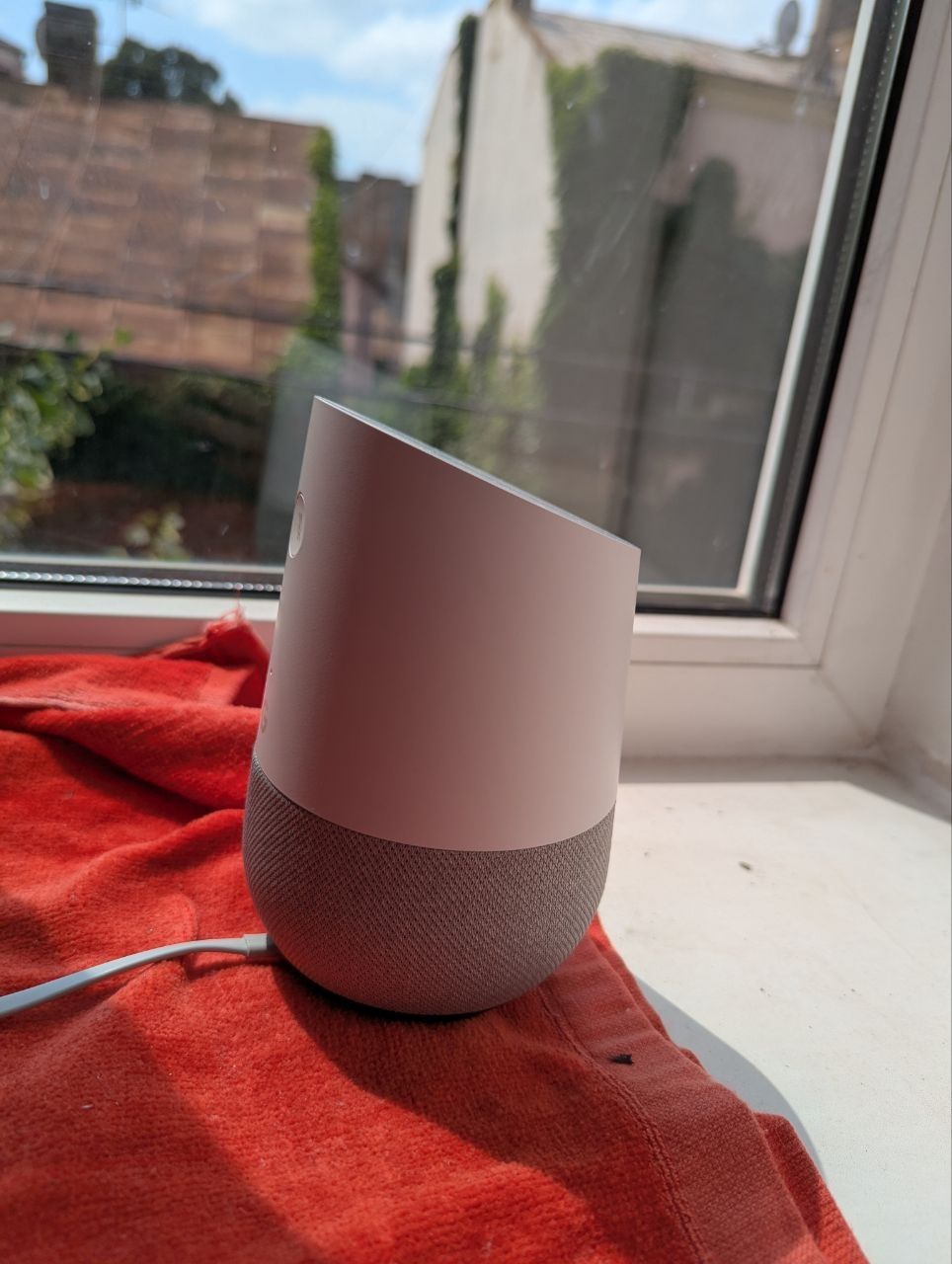 Розумна колонка Google home