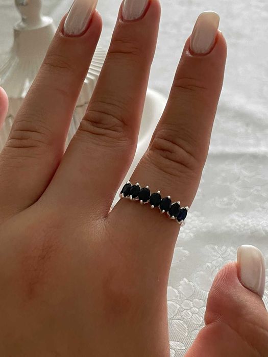 Серебряное кольцо "вечность" с синим сапфиром. Размер 19.25: