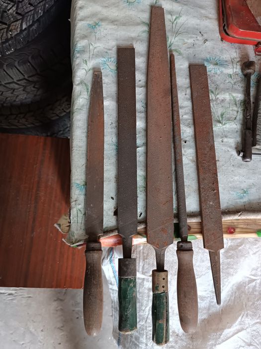 Продам газовый ключ,напильники кому интересно звоните