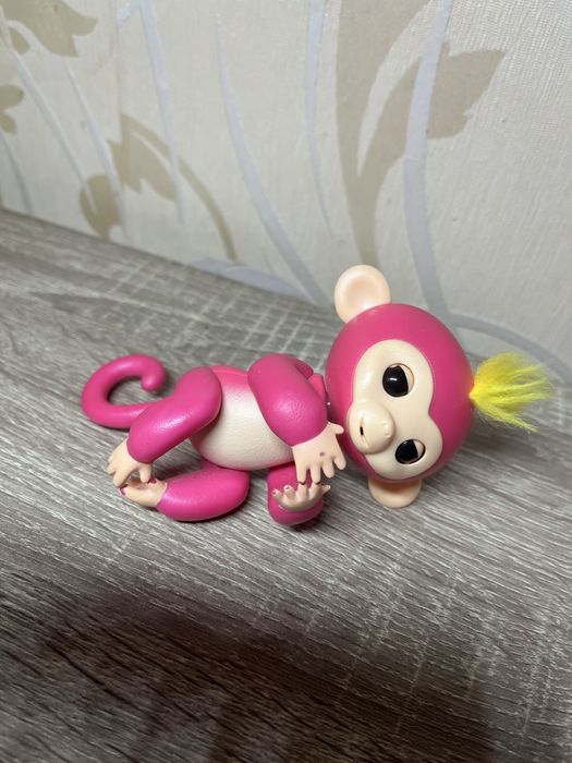 Інтерактивна ручна мавпочка Wow Wee Fingerlings Рожева