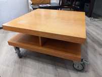 Mesa de centro com rodas