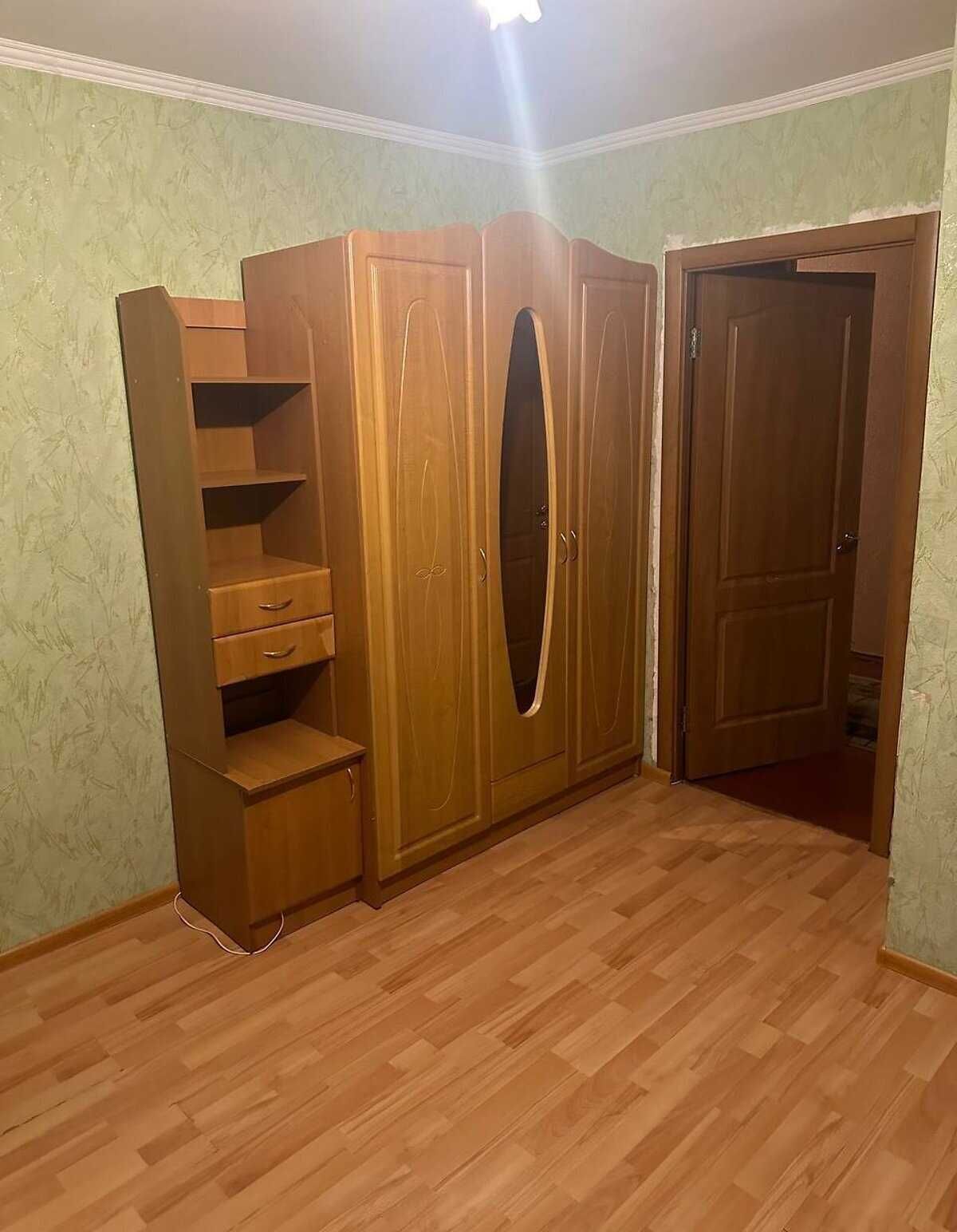 Продається трикімнатна квартира у районі Гречани ближні!