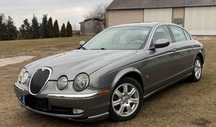 Jaguar S-Type 3.0 o mocy 239 KM z małym przebiegiem.