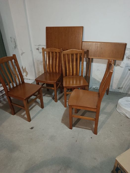 Mesa extensivel com 4 cadeiras