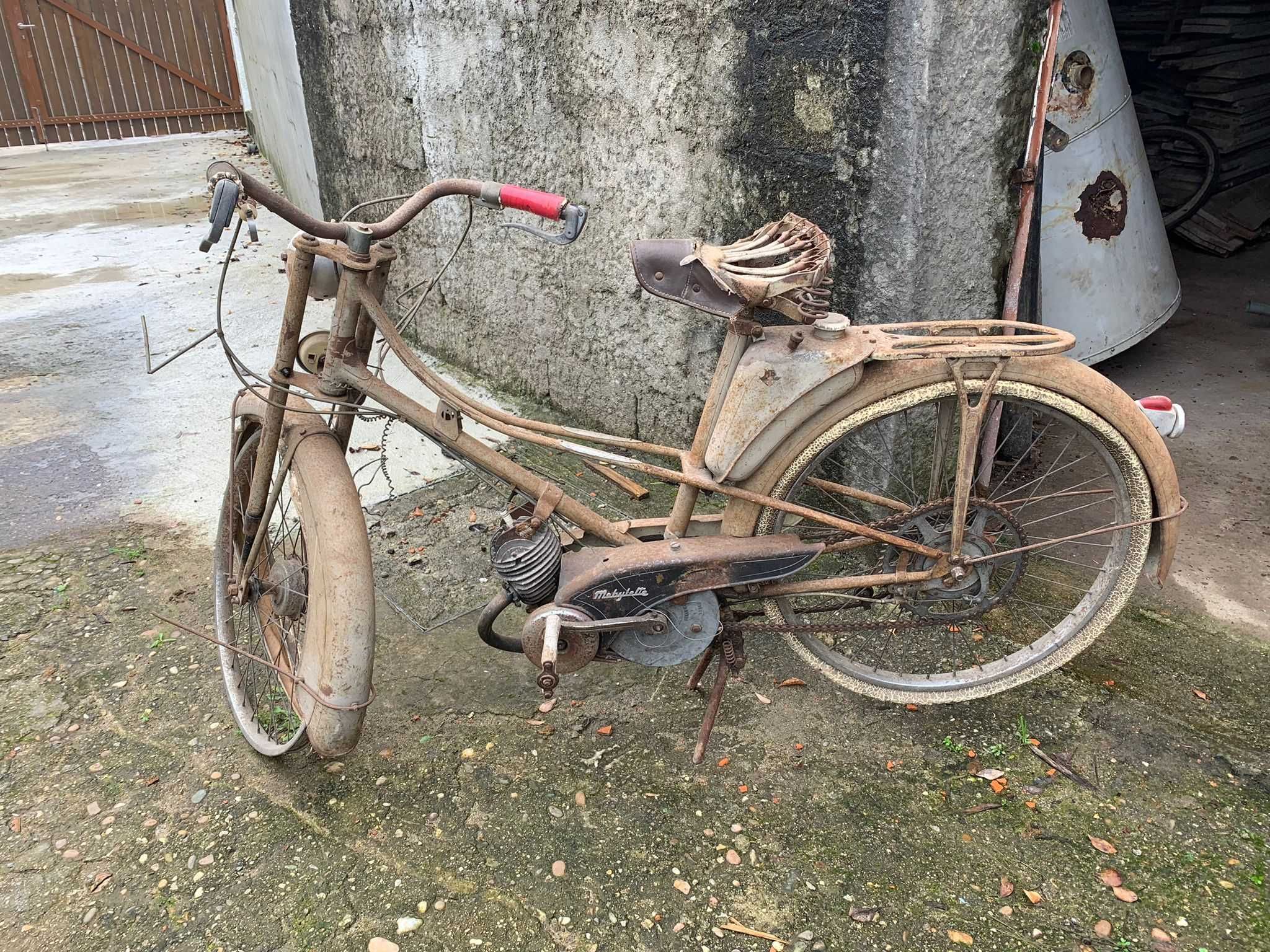 Mobylette mobilete motobecane AV3 de 1954