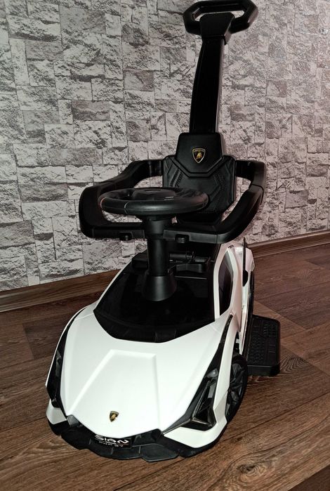 Машинка толокар з батьківською ручкою