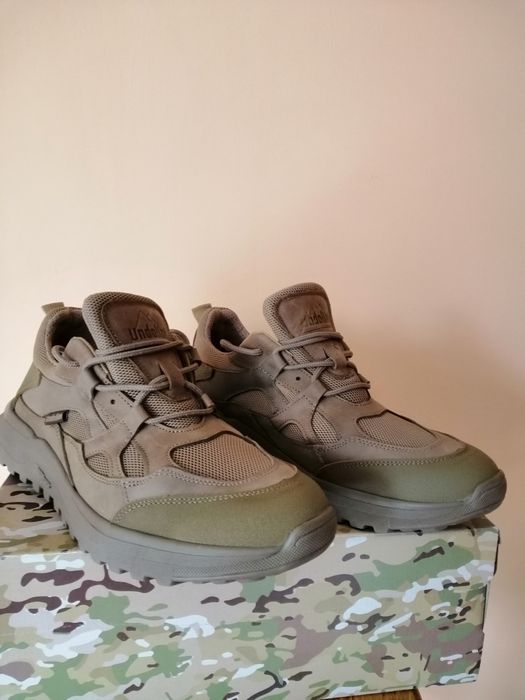 Продам тактичні кросівки