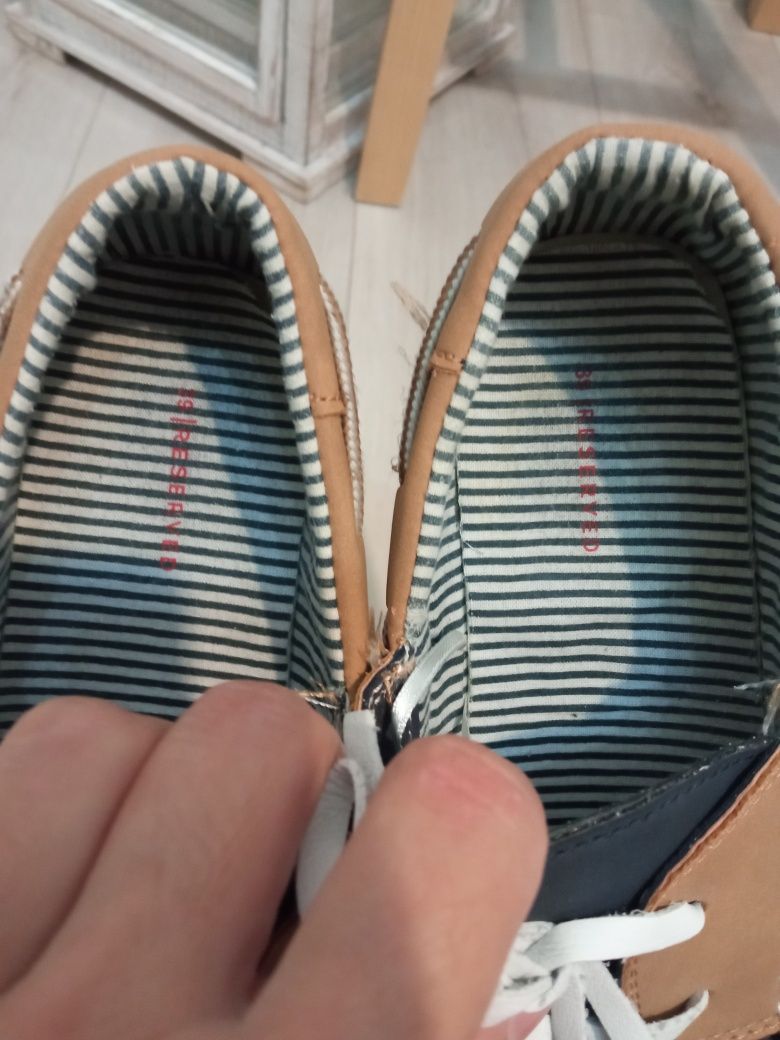 Buty halowe Reserved rozm 39 stan db