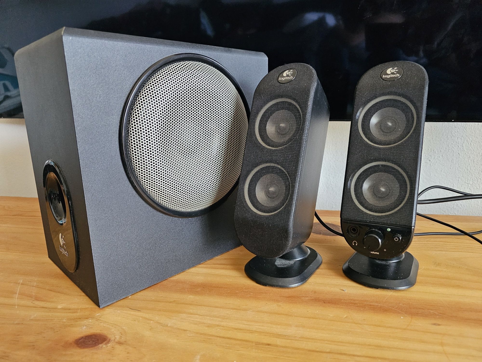 Colunas 2.1 Logitech x230