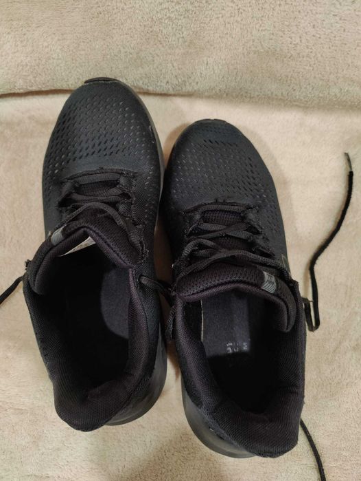 Sapatilhas Under Armour tam. 41 em excelente estado