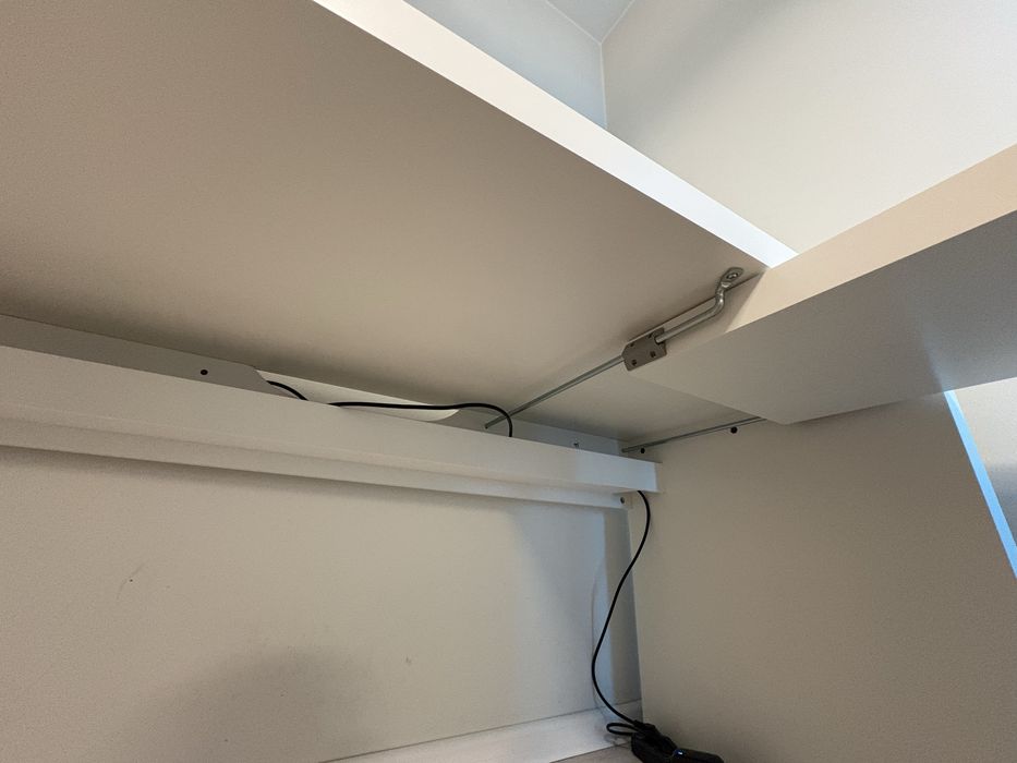 Biurko z wysuwanym panelem IKEA