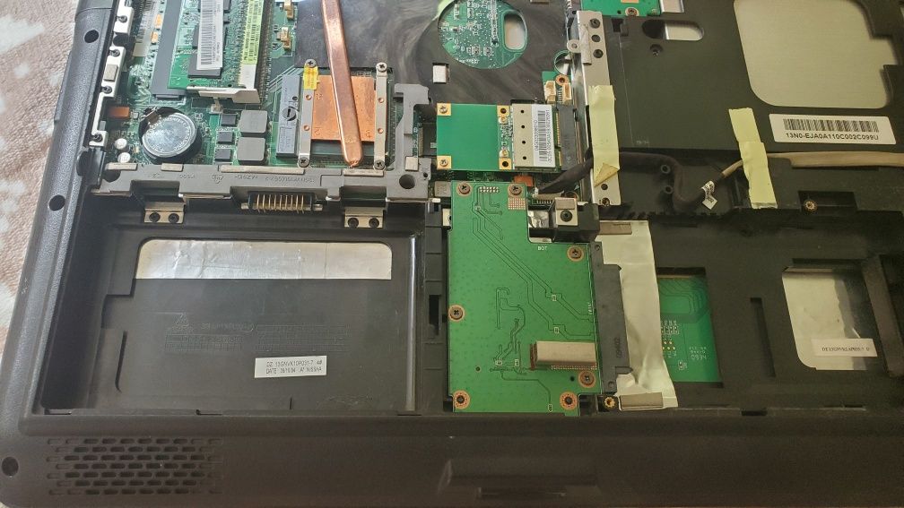 Laptop Asus K50IJ – na części, sprawna matryca, RAM, obudowa