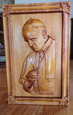 Quadro Papa Francisco esculpido na madeira de kambala.