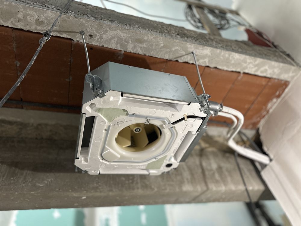 TECNICO DE AR CONDICIONADO, INSTALACAO, CARGA DE GAS