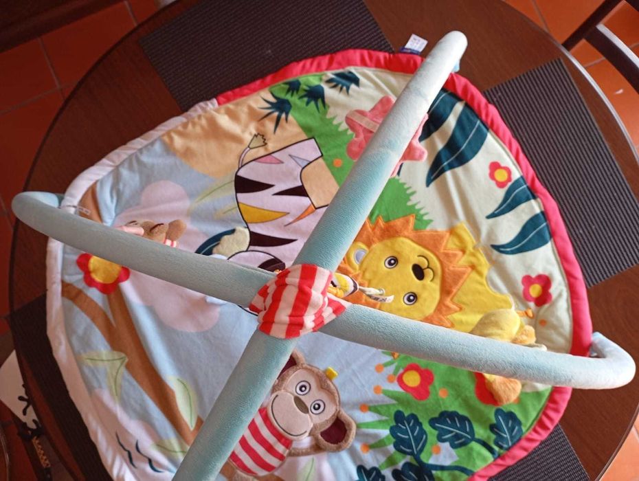 Tapete atividades bebé