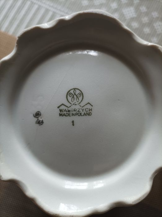 Dzbanek porcelanowy.