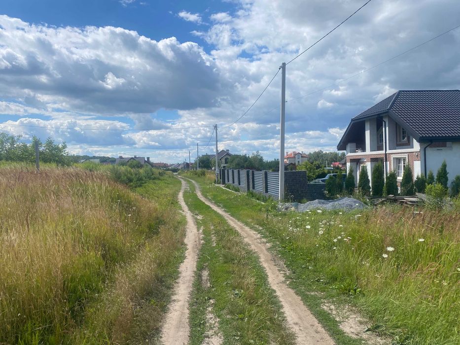 Земельна ділянка 10сотих під забудову Ременів, гарне місце комунікації