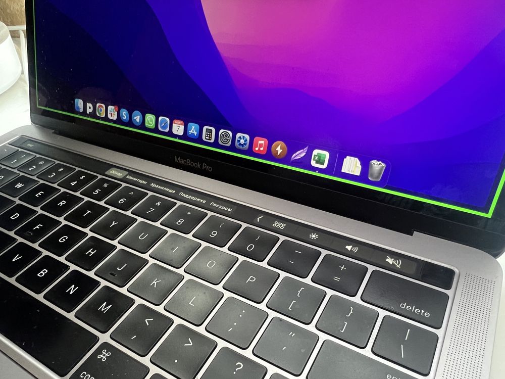 MacBook Pro 13 touchbar