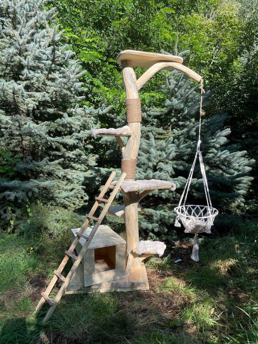 Wysoki Drapak dla kota wykonany z naturalnego drewna domek + hamak