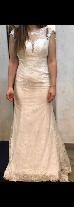 Koronkowa suknia ślubna rybka / syrenka z trenem