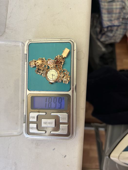 Золотий  жіночий годинник