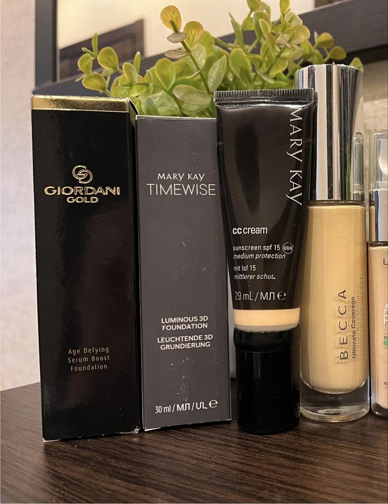 Тональні giordani gold, becca, maybelline, mary kay