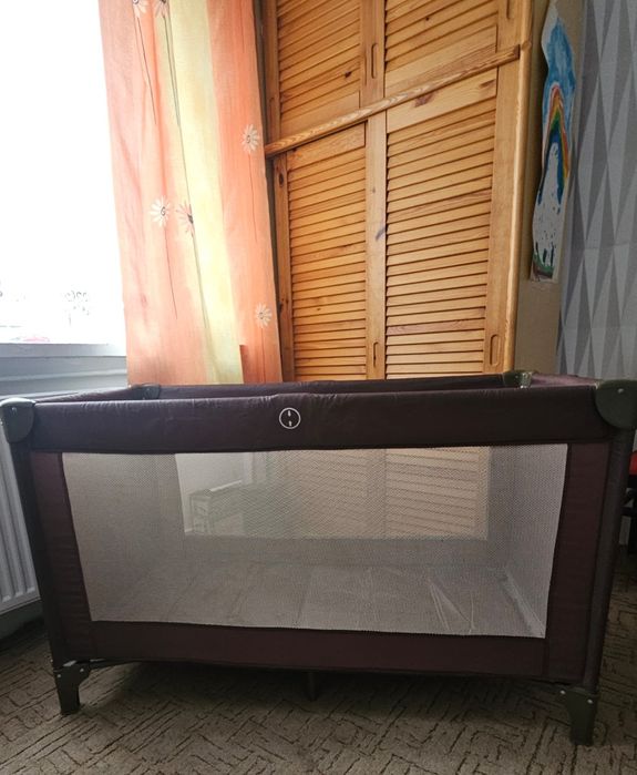 Łóżeczko turystyczne z materacem i pościelą