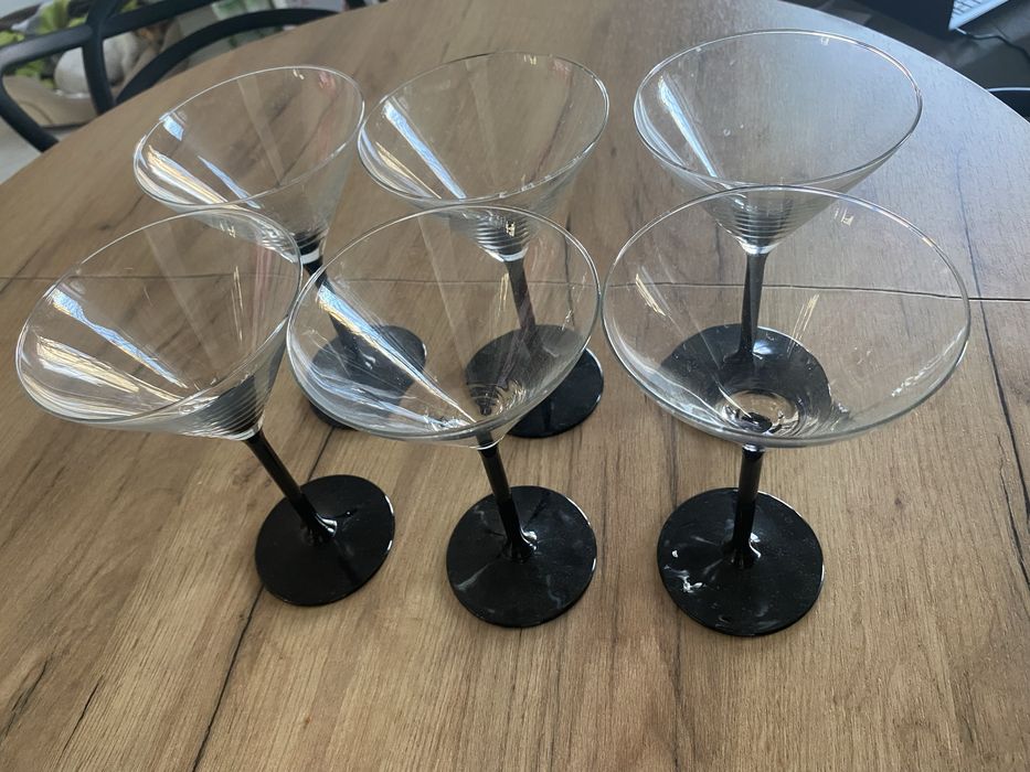 Zestaw 6 kieliszków do martini czarna nóżka