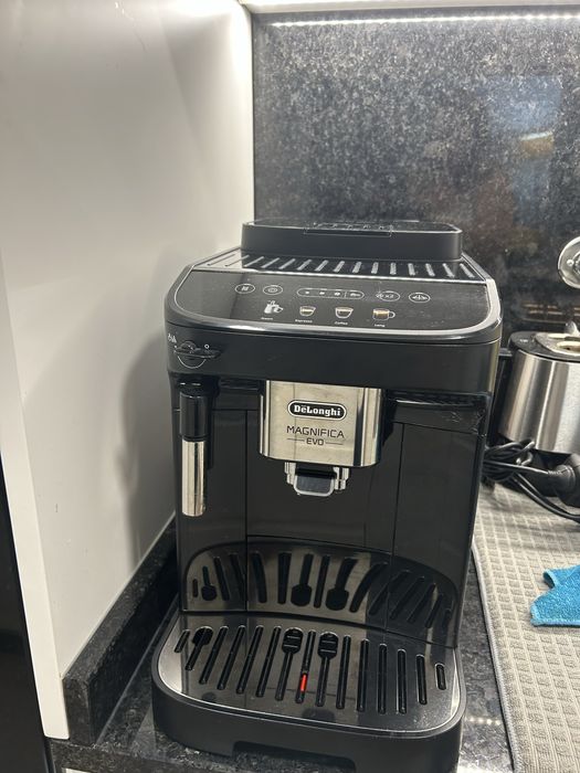 Máquina de café automática Delonghi magnifica Evo