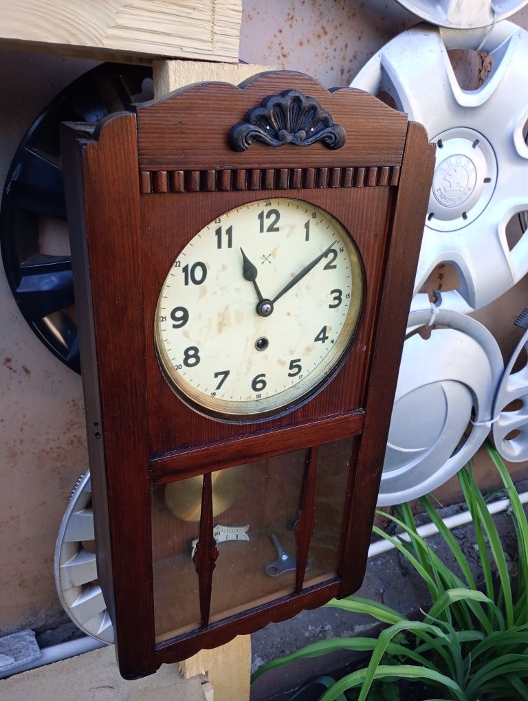 Stary zegar plus kluczyk