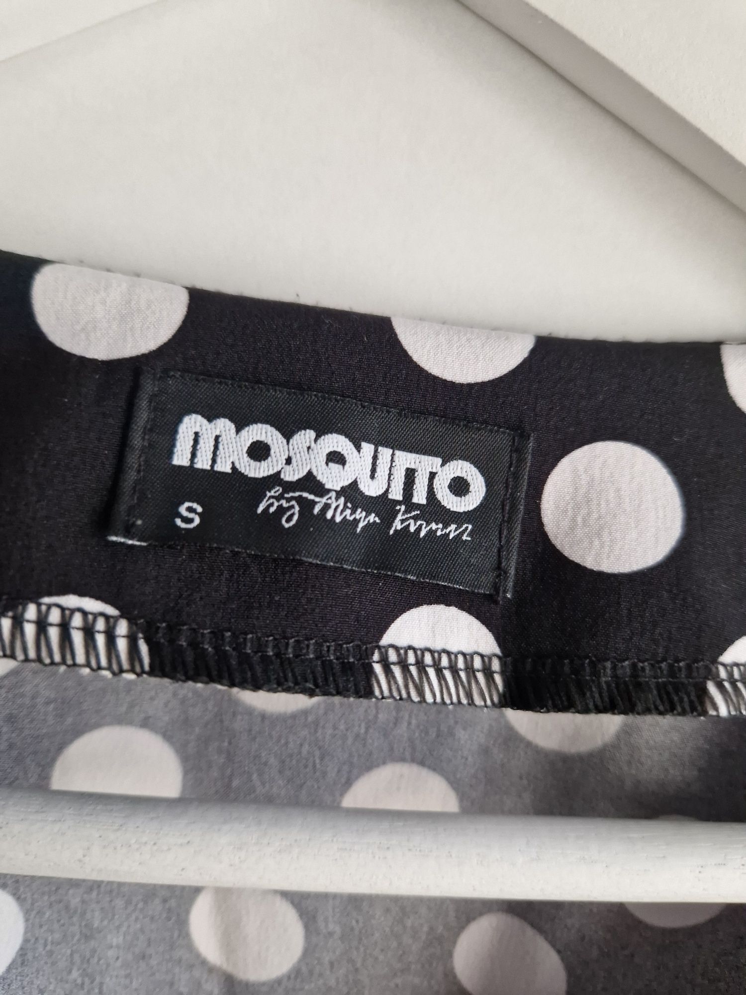 Sukienka Mosquito czarna w białe groszki, S, z falbanką, klasyczna,