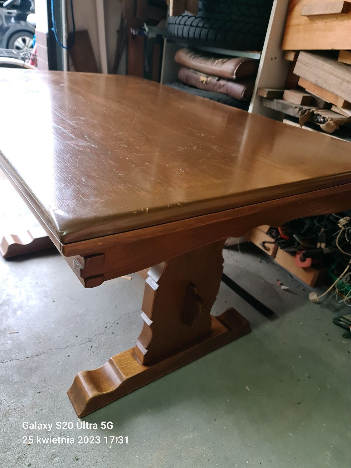 Piękny stół z dębu  (lite drewno)