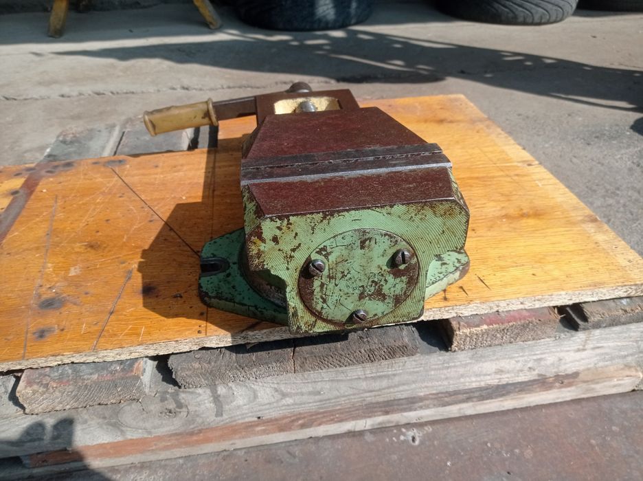 Продам станочні тіски