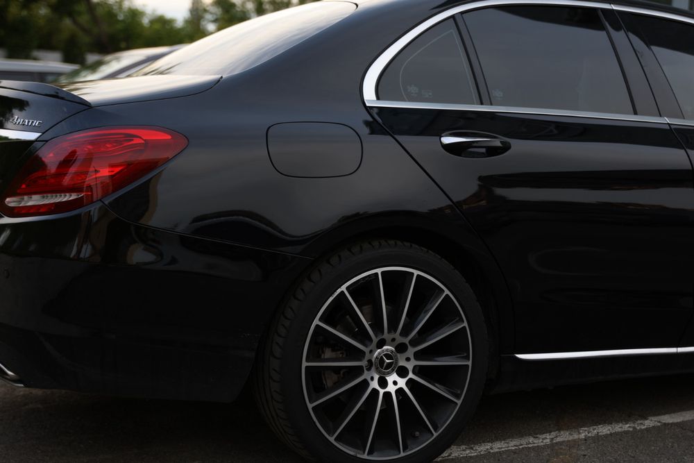 Оренда/прокат авто Mercedes-Benz C300 для особливих подій