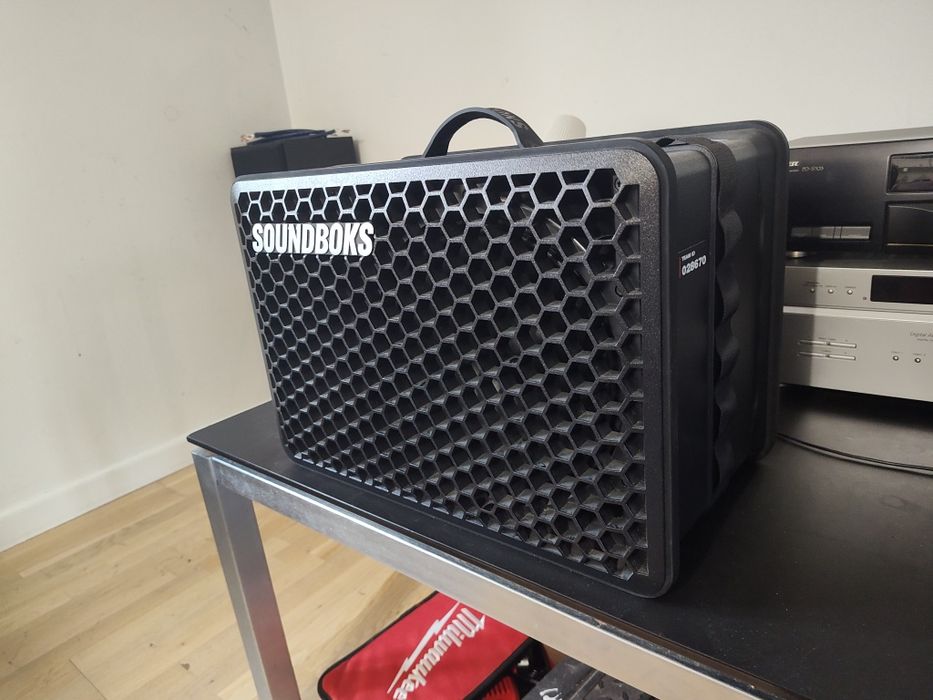 Soundboks Go z baterią i ładowarką