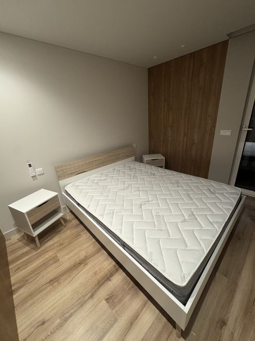 Conjunto Cama + Mesinhas de Cabeceira
