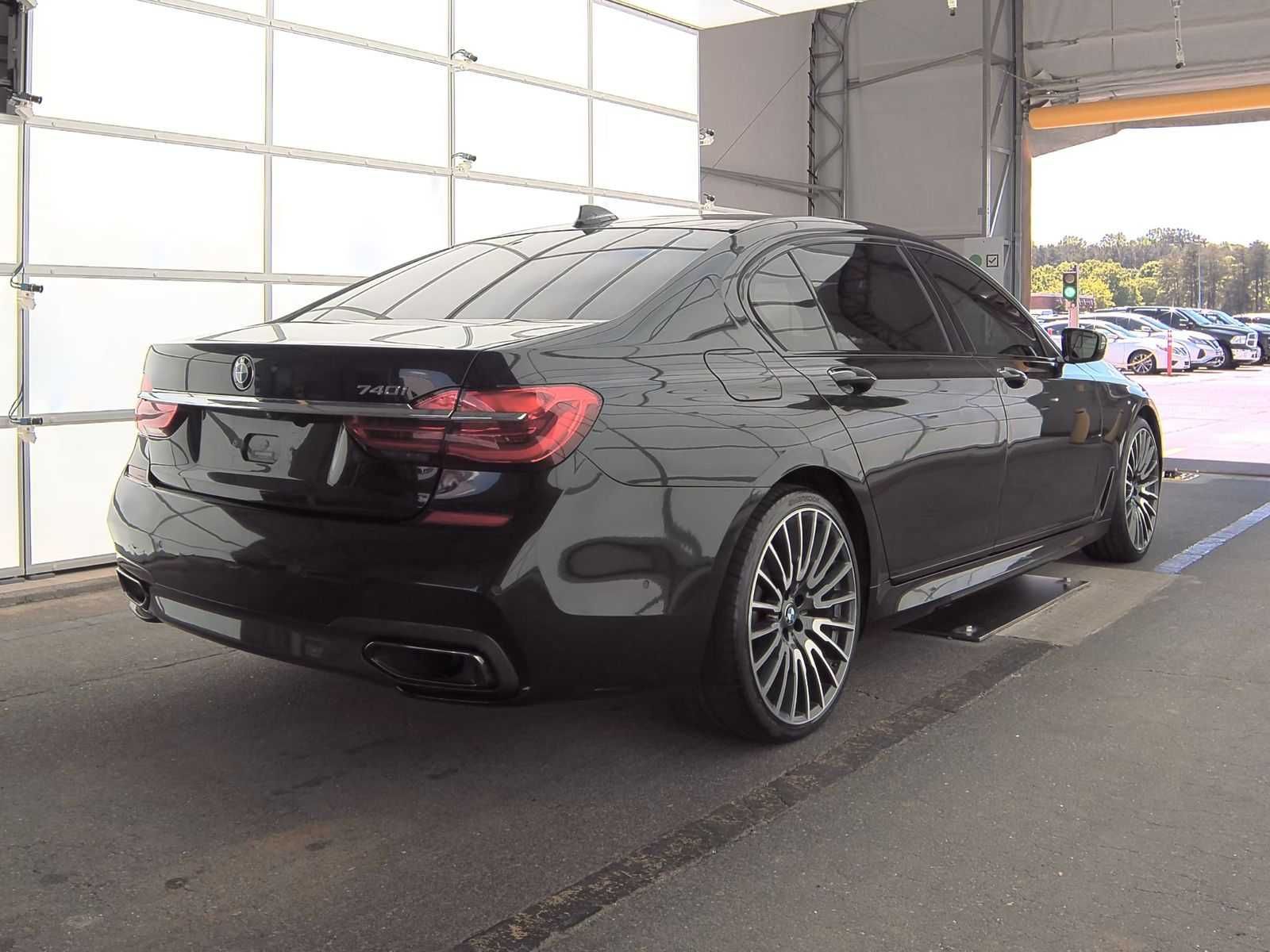 BMW 7 Series Sedan 740i M SPORT LINE 2017