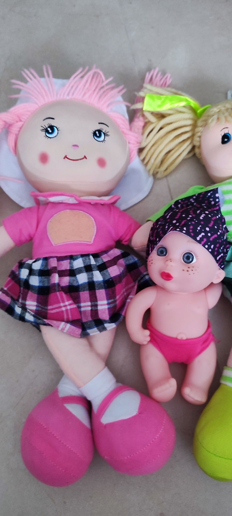 4 lalki maskotki