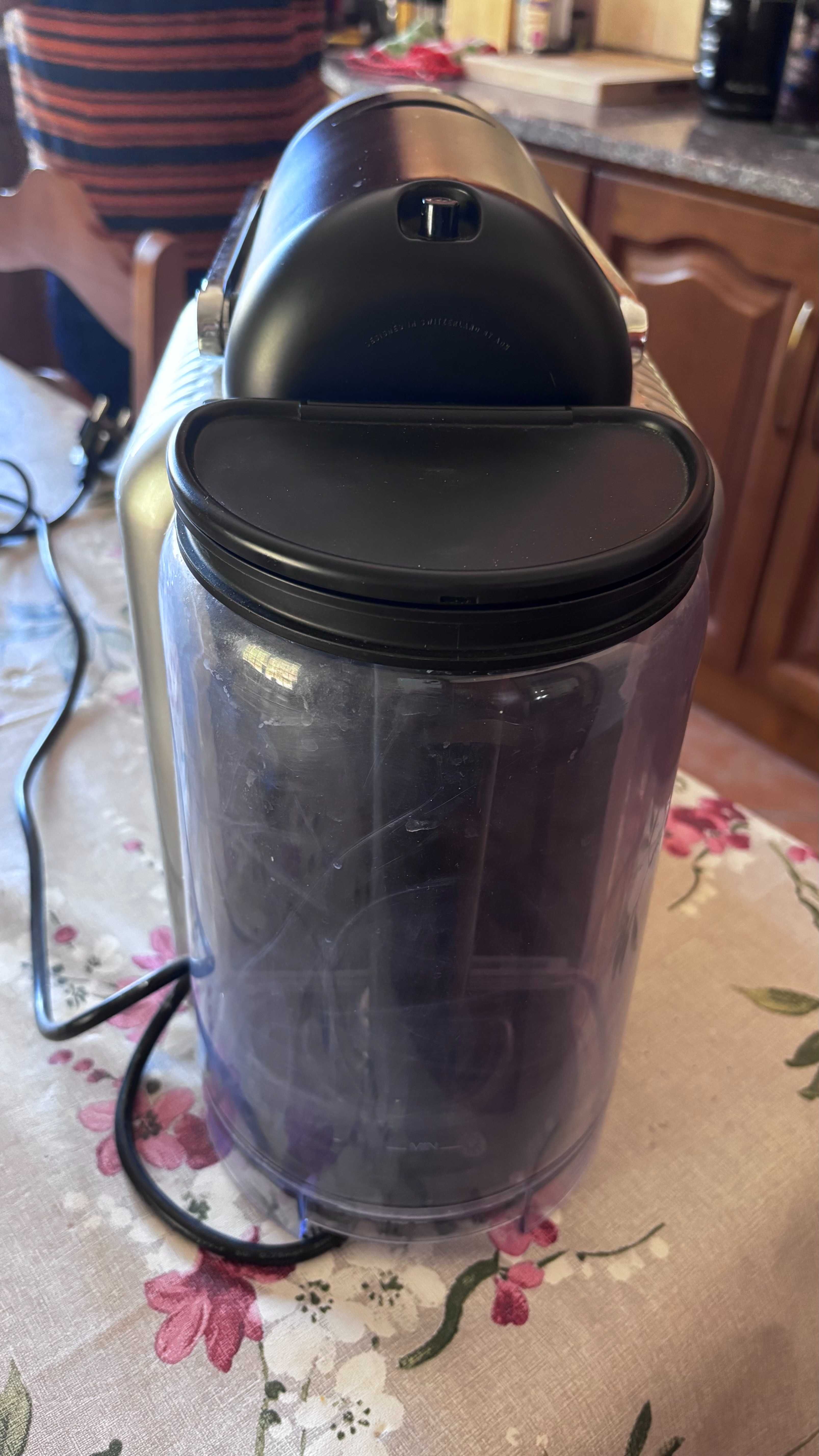 Maquina de café Nespresso PRO ZENIUS